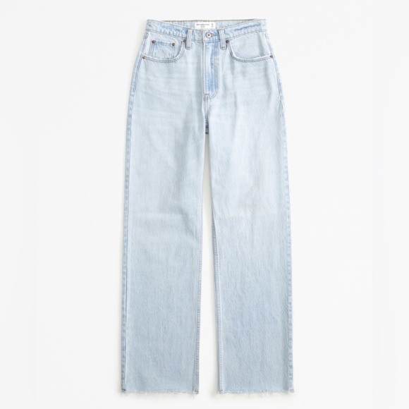 Abercrombie & Fitch Light Wash Straight Leg Jeans. High rise - Picture 1 of 6